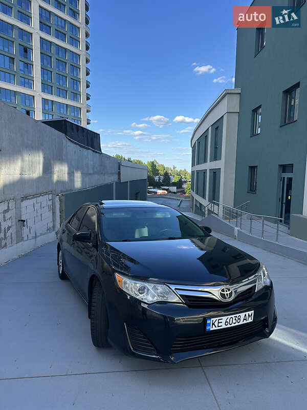 Седан Toyota Camry 2013 в 