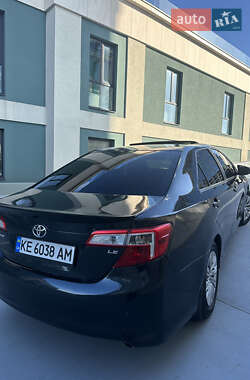Седан Toyota Camry 2013 в 
