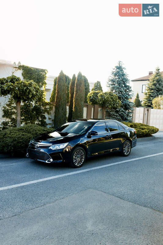 Седан Toyota Camry 2014 в Дніпрі