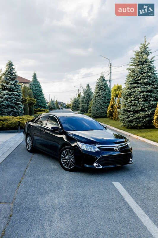 Седан Toyota Camry 2014 в Дніпрі