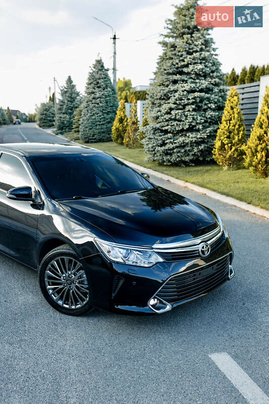 Седан Toyota Camry 2014 в Дніпрі