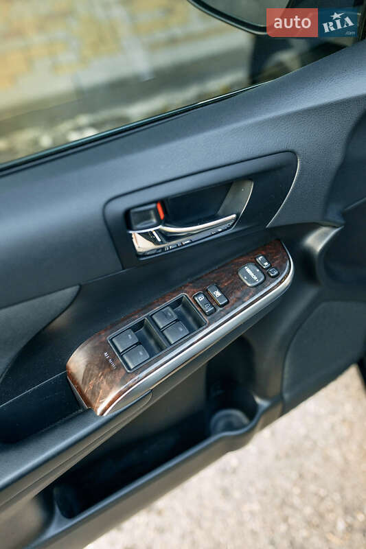 Седан Toyota Camry 2014 в Дніпрі