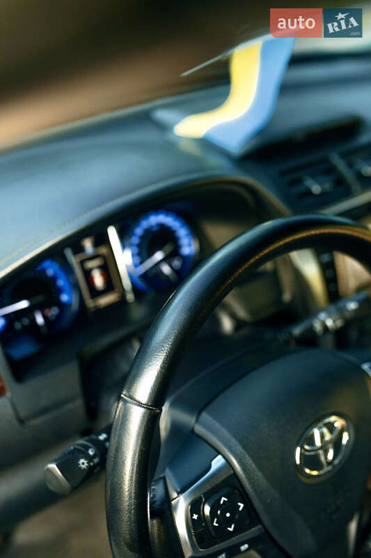 Седан Toyota Camry 2014 в Дніпрі