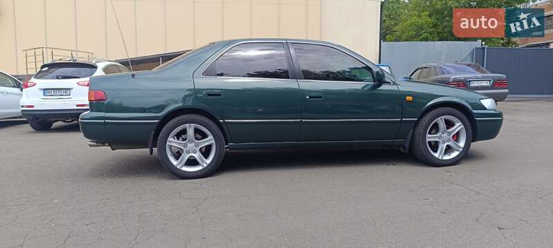 Седан Toyota Camry 1999 в Одессе