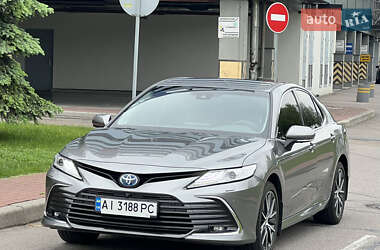 Седан Toyota Camry 2023 в 