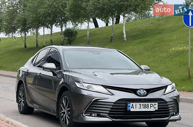 Седан Toyota Camry 2023 в 