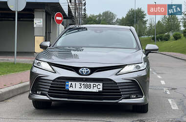 Седан Toyota Camry 2023 в 