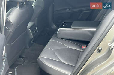 Седан Toyota Camry 2023 в 
