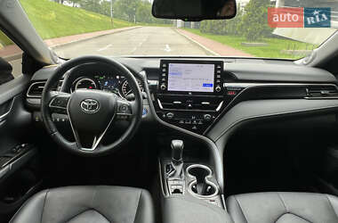 Седан Toyota Camry 2023 в 