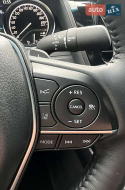 Седан Toyota Camry 2023 в 