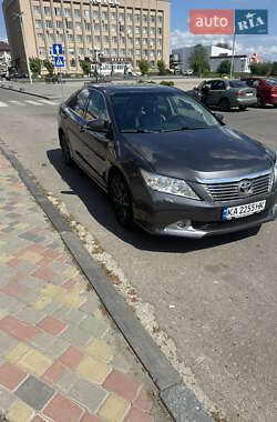 Седан Toyota Camry 2014 в Киеве