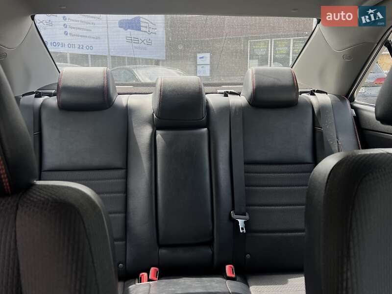 Седан Toyota Camry 2016 в Киеве