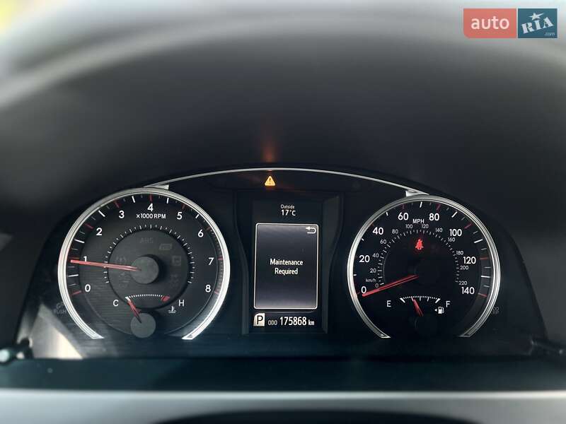 Седан Toyota Camry 2016 в Киеве