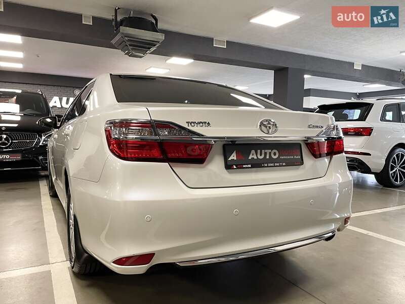 Седан Toyota Camry 2017 в Львові