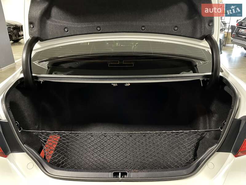 Седан Toyota Camry 2017 в Львові