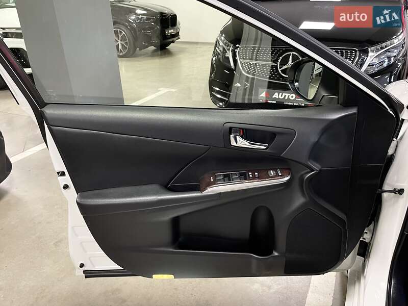 Седан Toyota Camry 2017 в Львові