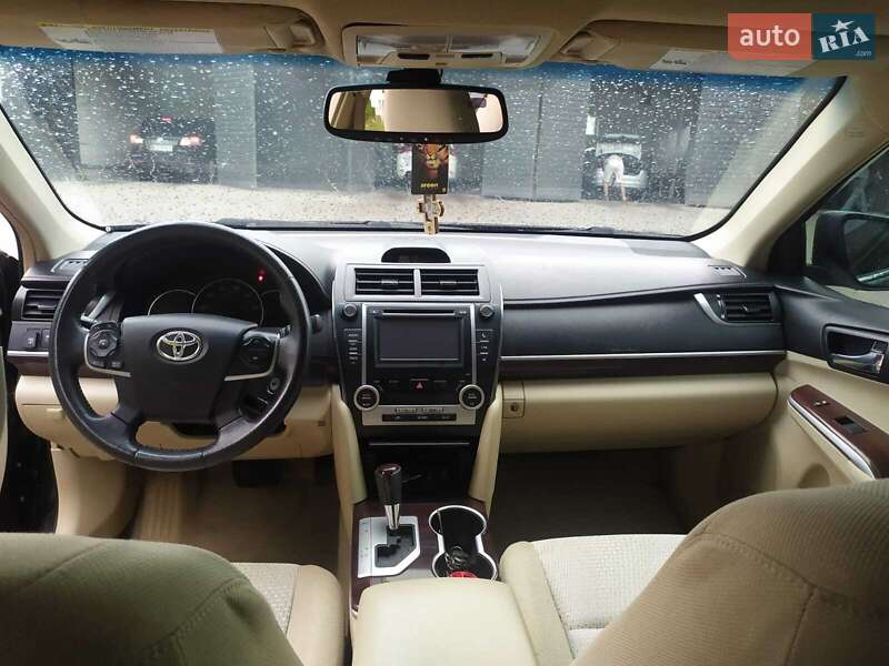 Седан Toyota Camry 2012 в Киеве