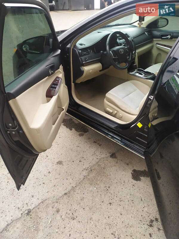 Седан Toyota Camry 2012 в Киеве