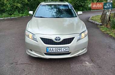 Седан Toyota Camry 2007 в Рівному