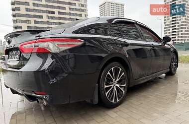 Седан Toyota Camry 2020 в Киеве