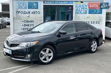 Седан Toyota Camry 2013 в Киеве