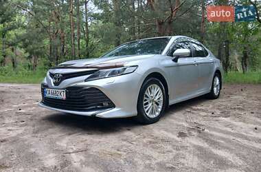 Седан Toyota Camry 2017 в Кропивницком