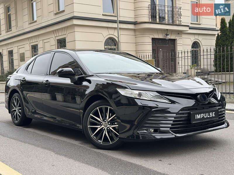 Седан Toyota Camry 2024 в Киеве