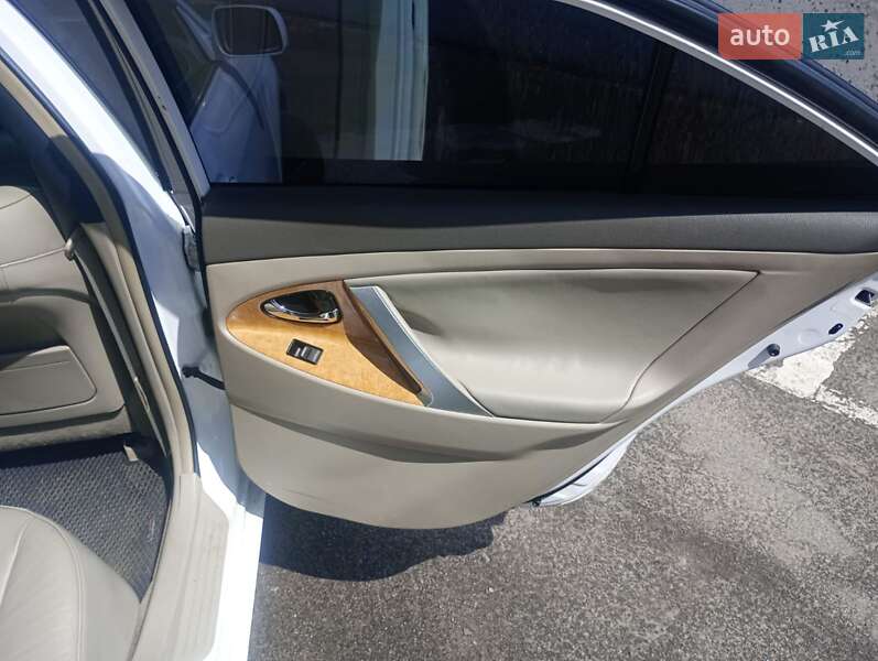 Седан Toyota Camry 2006 в Києві