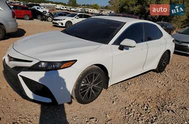 Toyota Camry 2021