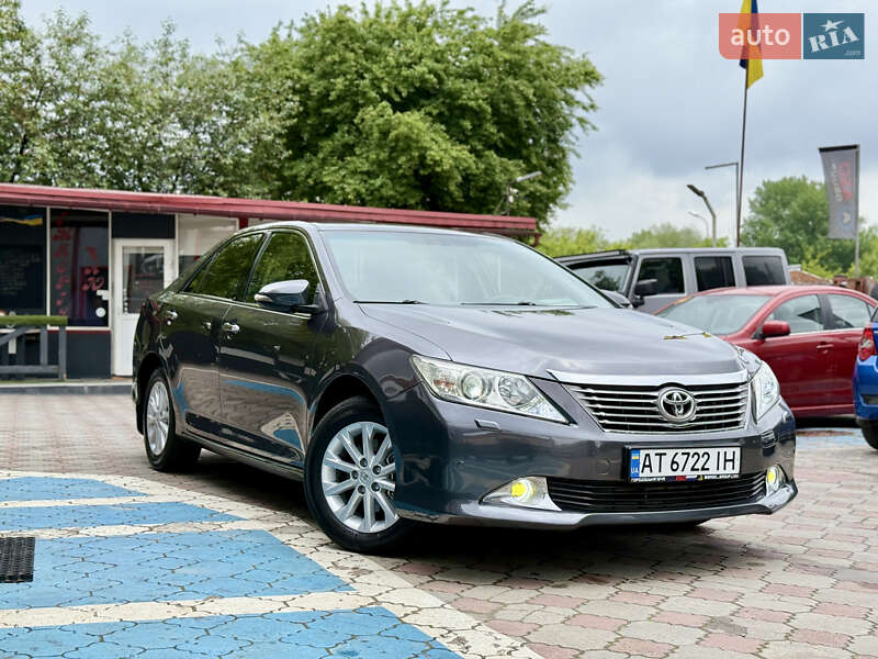 Седан Toyota Camry 2012 в Львові