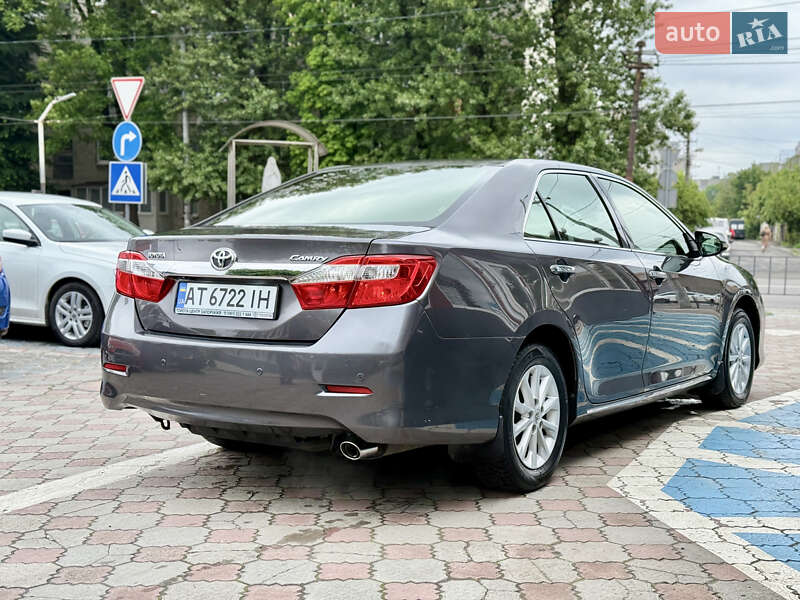 Седан Toyota Camry 2012 в Львові