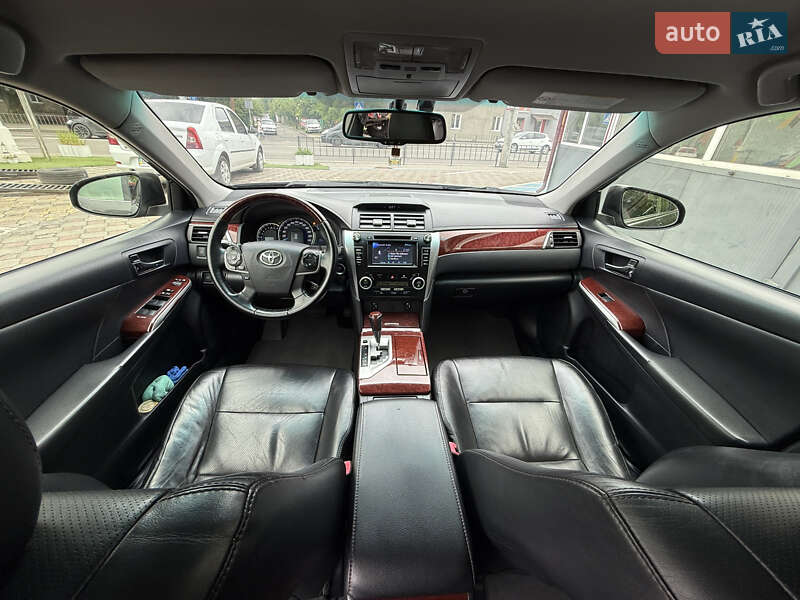 Седан Toyota Camry 2012 в Львові