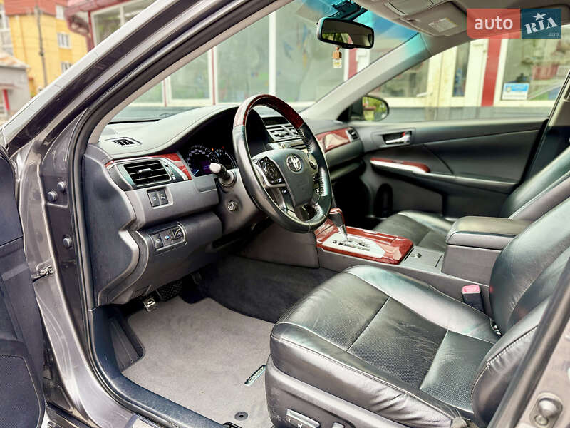 Седан Toyota Camry 2012 в Львові