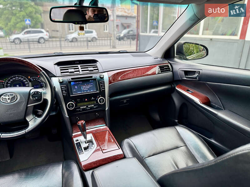 Седан Toyota Camry 2012 в Львові