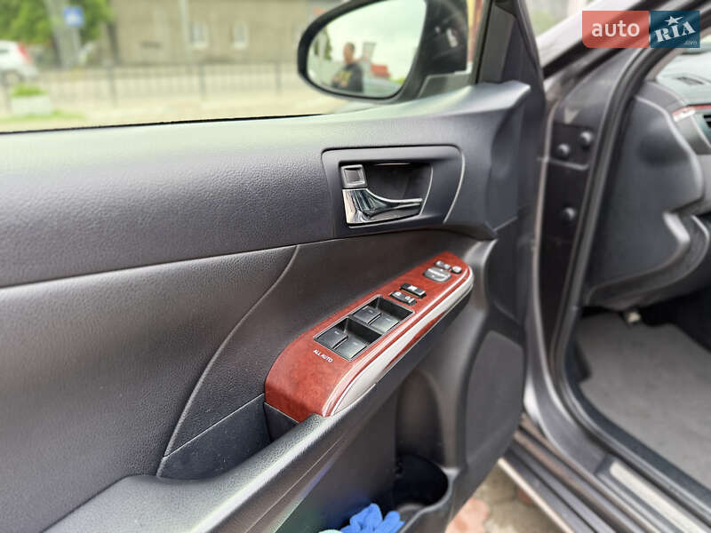 Седан Toyota Camry 2012 в Львові