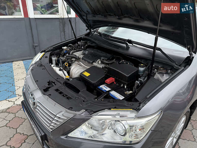 Седан Toyota Camry 2012 в Львові