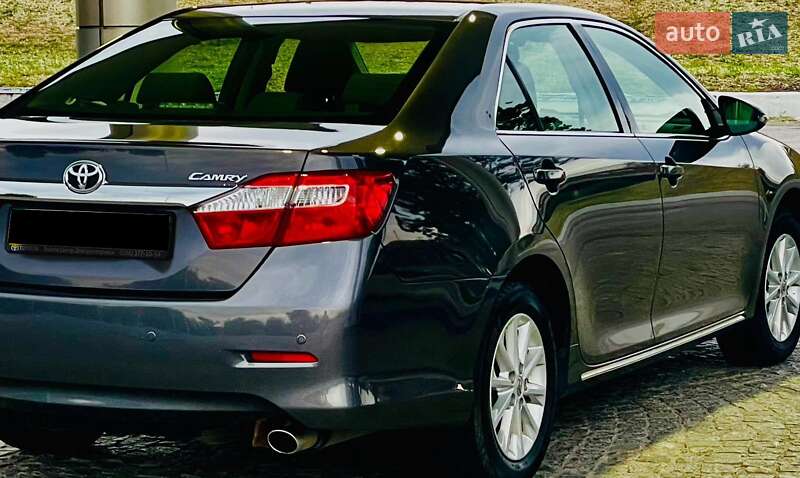 Седан Toyota Camry 2013 в Днепре
