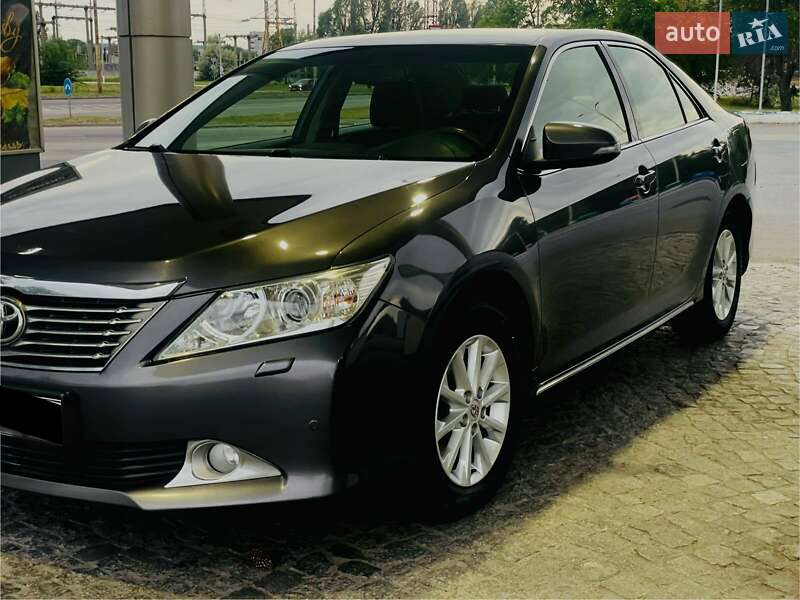 Седан Toyota Camry 2013 в Днепре