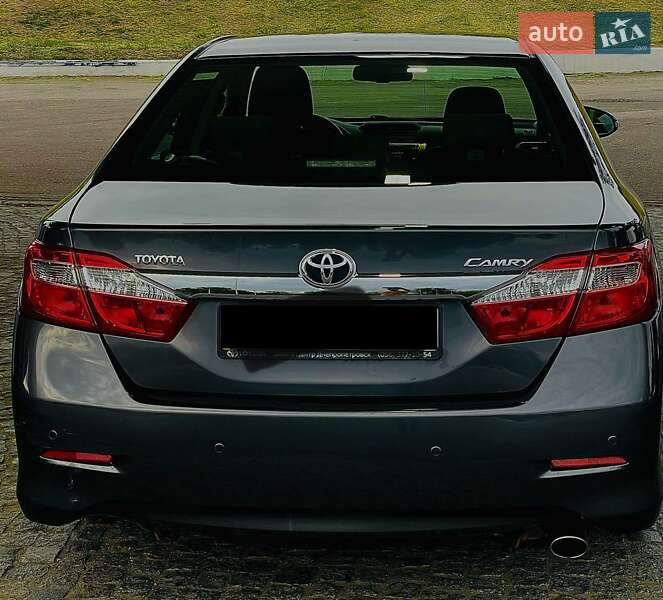 Седан Toyota Camry 2013 в Днепре