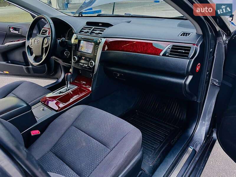 Седан Toyota Camry 2013 в Днепре