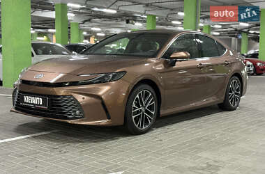 Седан Toyota Camry 2024 в Києві