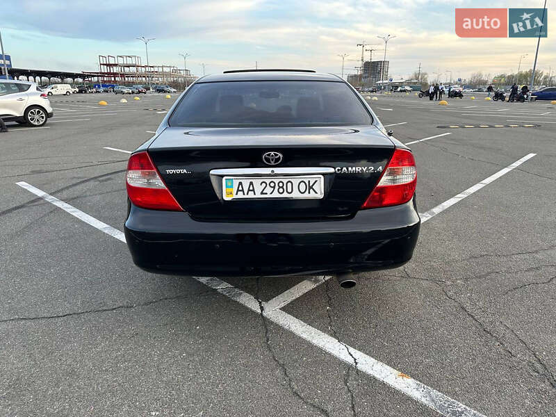 Седан Toyota Camry 2004 в Киеве