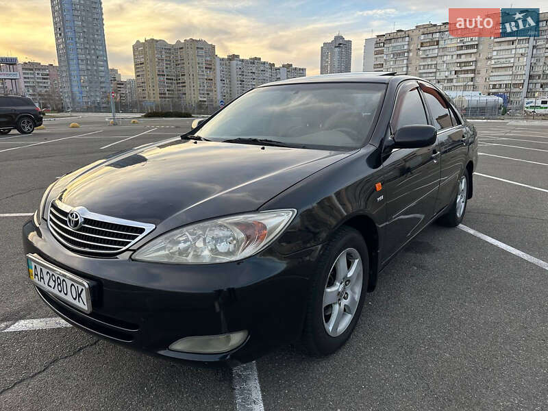 Седан Toyota Camry 2004 в Киеве