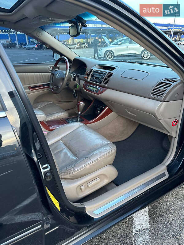 Седан Toyota Camry 2004 в Киеве