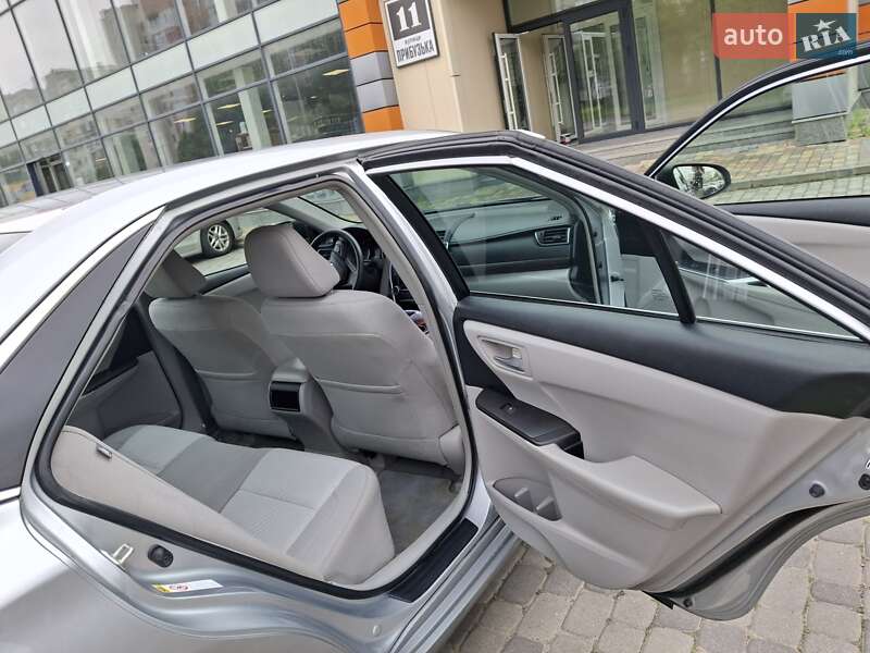 Седан Toyota Camry 2015 в Хмельницькому