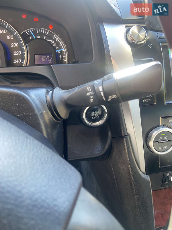 Седан Toyota Camry 2011 в Кривому Розі