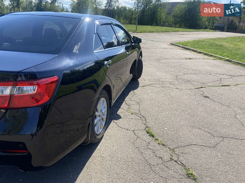 Седан Toyota Camry 2011 в Кривому Розі