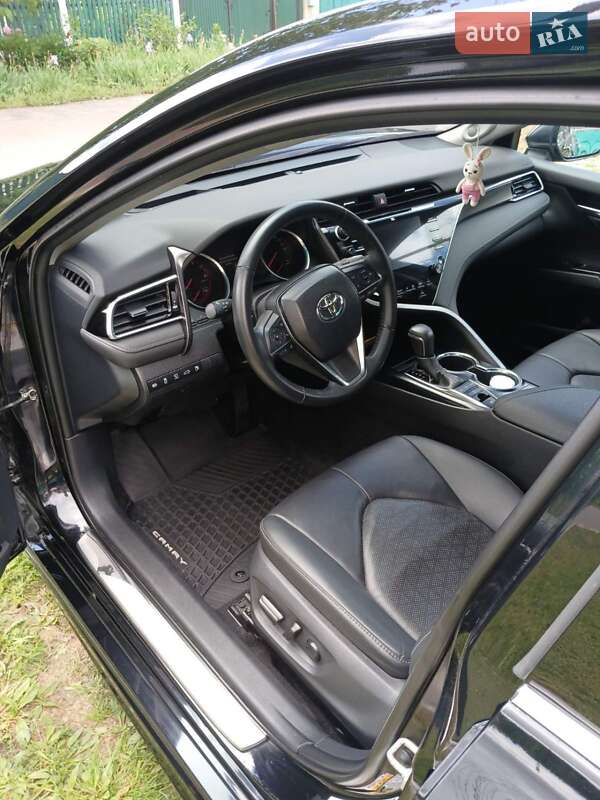 Седан Toyota Camry 2018 в Великій Михайлівці