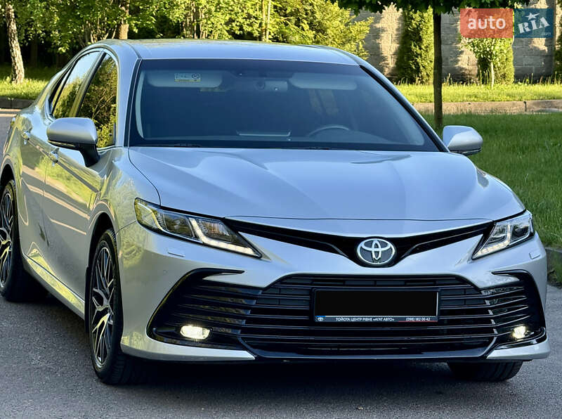 Седан Toyota Camry 2021 в Рівному