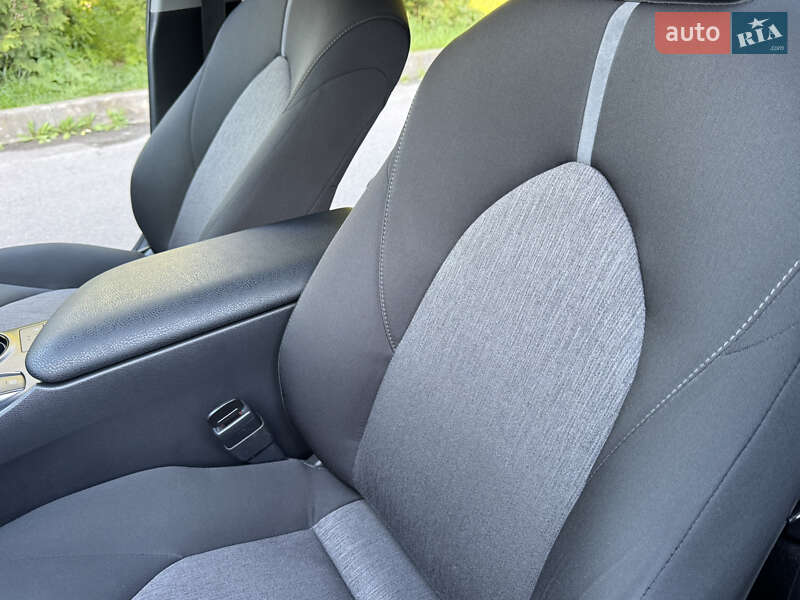 Седан Toyota Camry 2021 в Рівному